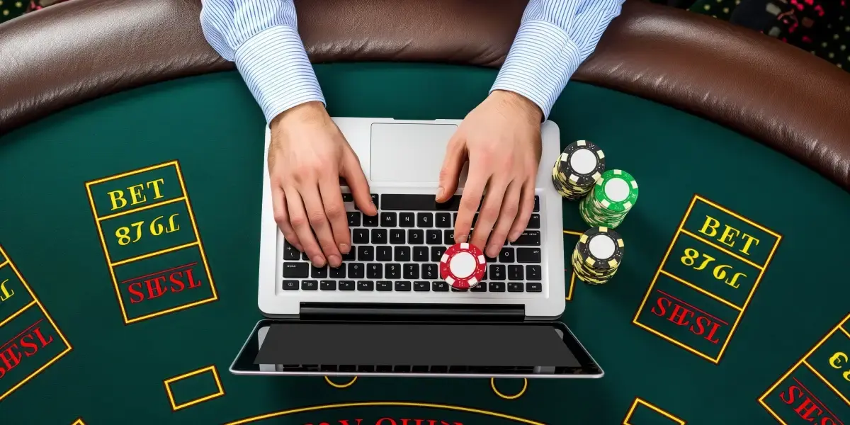 A person gambling online image